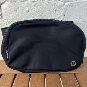 NWT Lululemon Everywhere Bag - Black